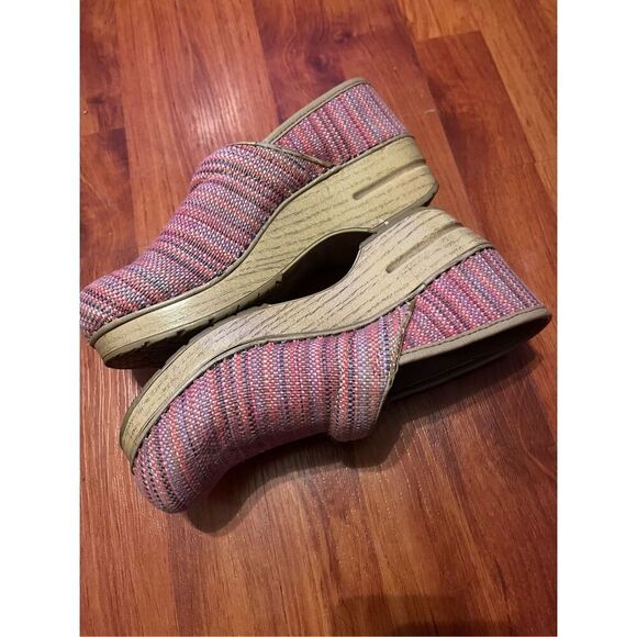 DANSKO Canvas Pro Red Textured clogs size 38/ us size 8. - Picture 8 of 15